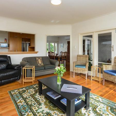 Breakwater Cottage - Napier Holiday Home Екстериор снимка