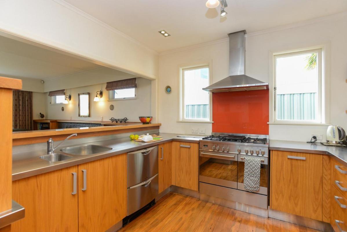 Breakwater Cottage - Napier Holiday Home Екстериор снимка
