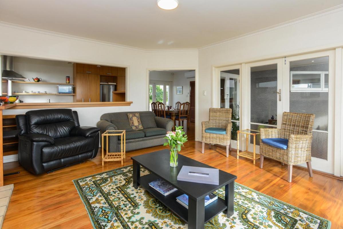Breakwater Cottage - Napier Holiday Home Екстериор снимка