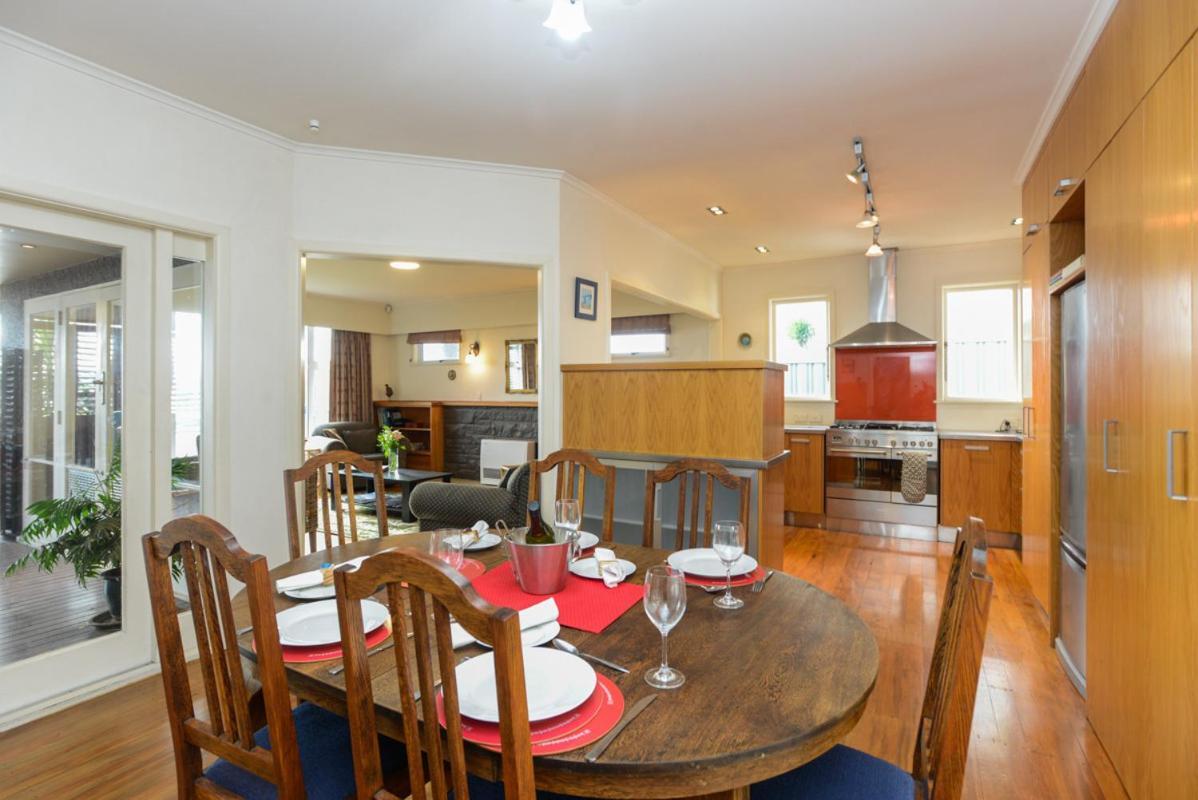 Breakwater Cottage - Napier Holiday Home Екстериор снимка