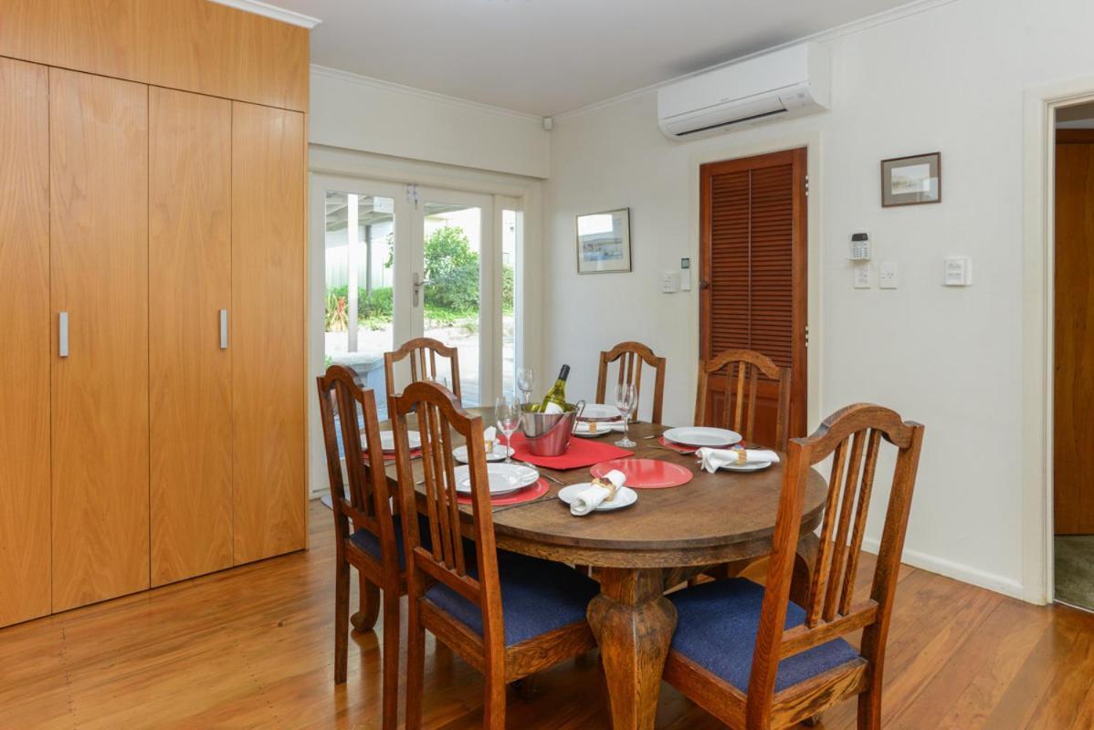 Breakwater Cottage - Napier Holiday Home Екстериор снимка